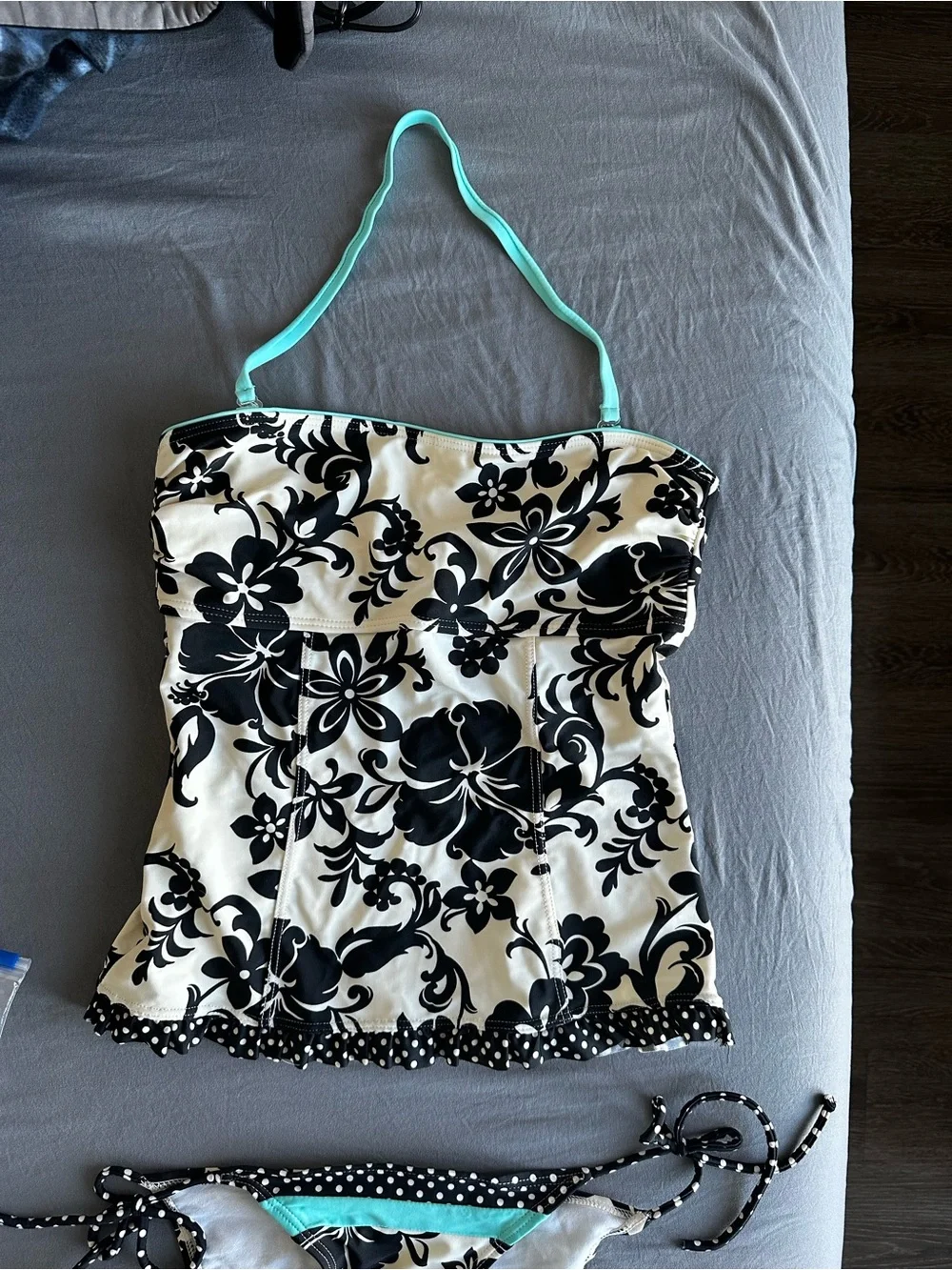 Hula Honey chic black